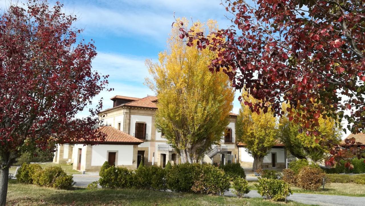 Отель Izan Puerta De Gredos Эль-Барко-де-Авила Экстерьер фото